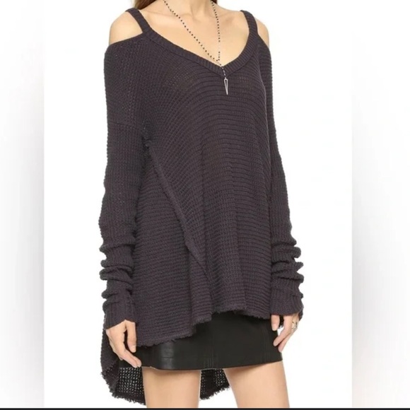 Free People Sweaters - Free People XS Moonshine thermal vee neck cold shoulder sweater in charcoal